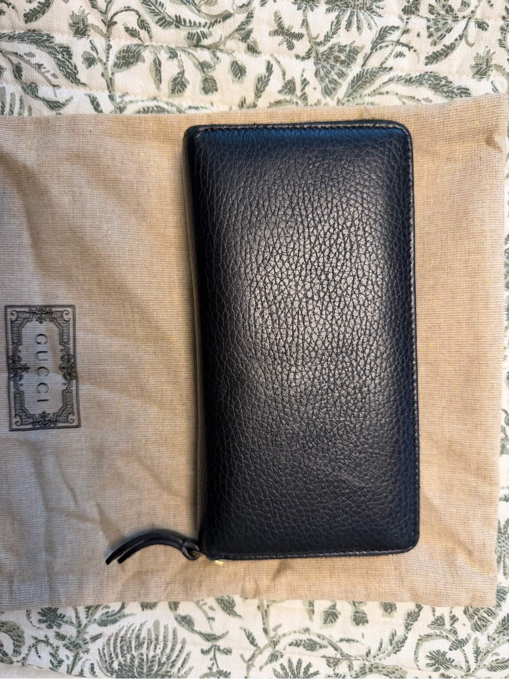 Gucci Black Pebbled Leather Zip Wallet with Gold Double G - Picture 2 of 4